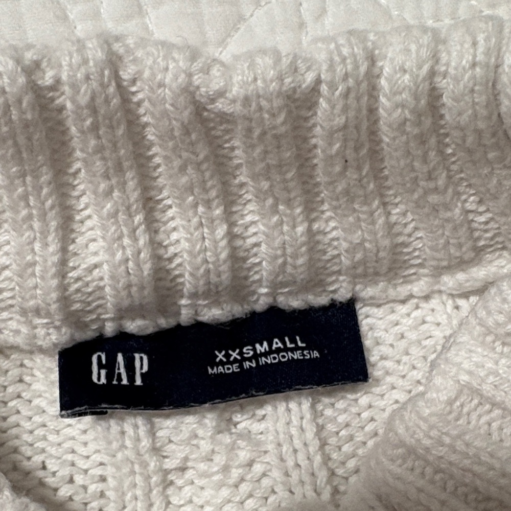 GAP White Cable Knit Sweater - Picture 2 of 4